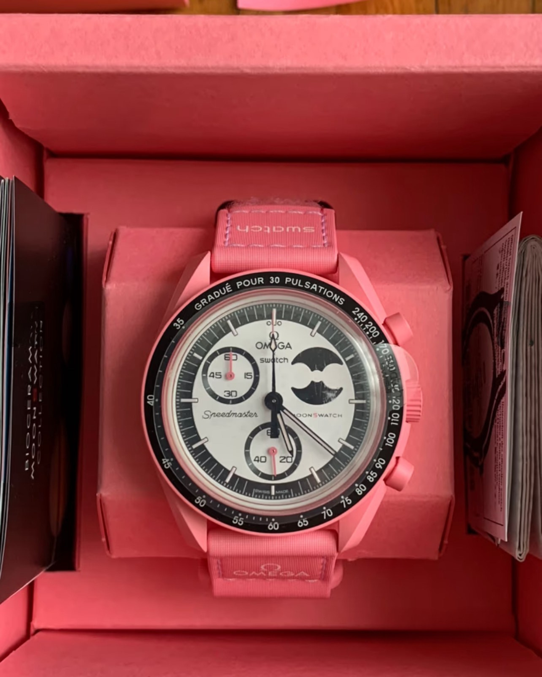 MOONSWATCH MISSION TO MOONPHASE PINK - SWATCH X OMEGA BIOCERAMIC