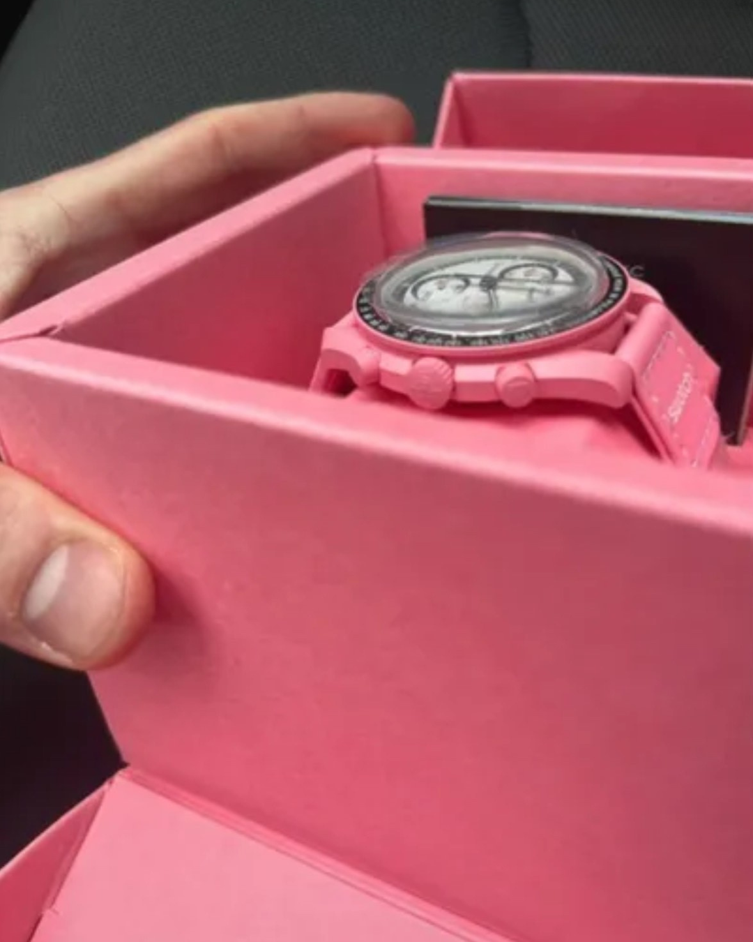 MOONSWATCH MISSION TO MOONPHASE PINK - SWATCH X OMEGA BIOCERAMIC