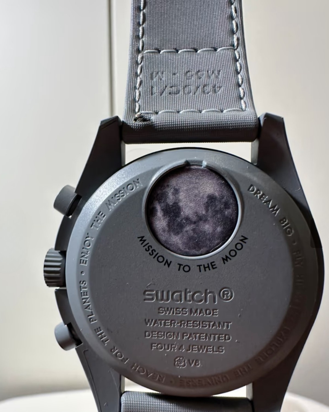 MOONSWATCH MISSION TO MOONPHASE 1965 - SWATCH X OMEGA BIOCERAMIC