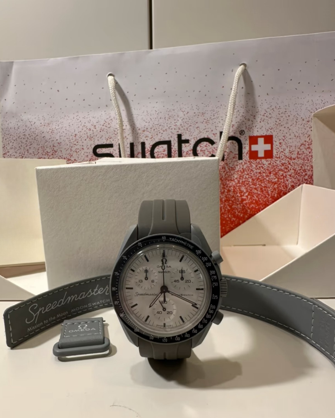 MOONSWATCH MISSION TO MOONPHASE 1965 - SWATCH X OMEGA BIOCERAMIC
