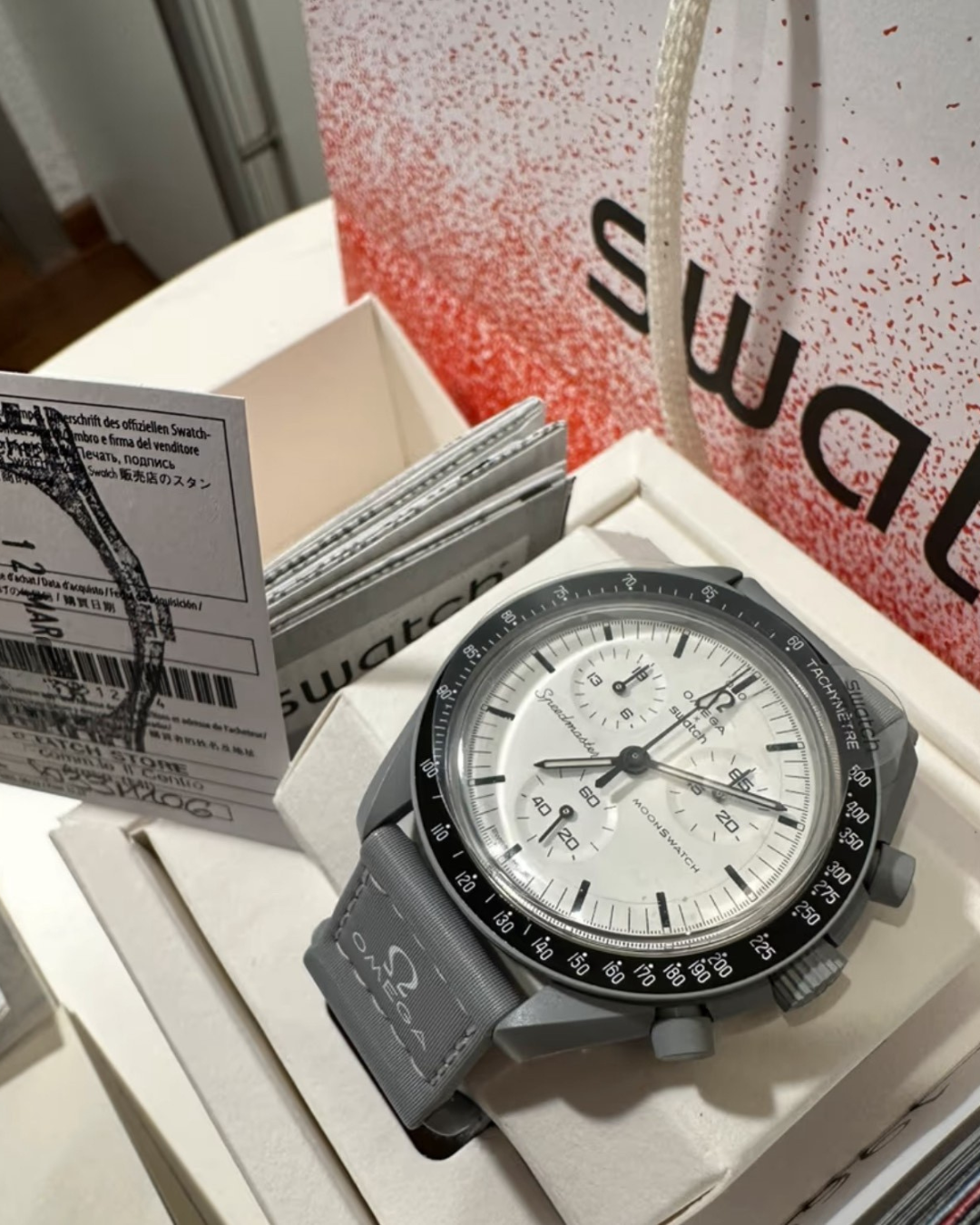 MOONSWATCH MISSION TO MOONPHASE 1965 - SWATCH X OMEGA BIOCERAMIC